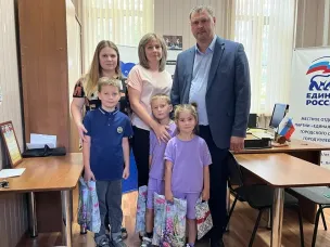 Активисты кулебакского отделения «Единой России» присоединись к акции «Собери ребенка в школу»